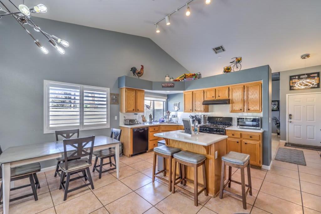 Family Fun For Everyone In Las Vegas- 4 Bedrooms, Billiards, Game Room Henderson Eksteriør bilde