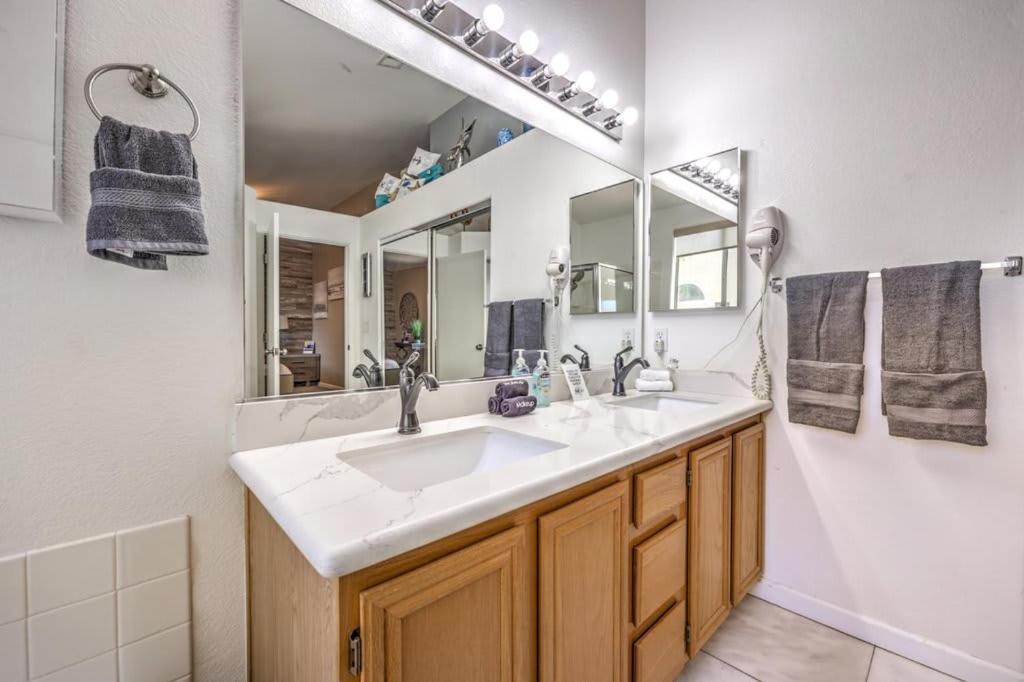 Family Fun For Everyone In Las Vegas- 4 Bedrooms, Billiards, Game Room Henderson Eksteriør bilde