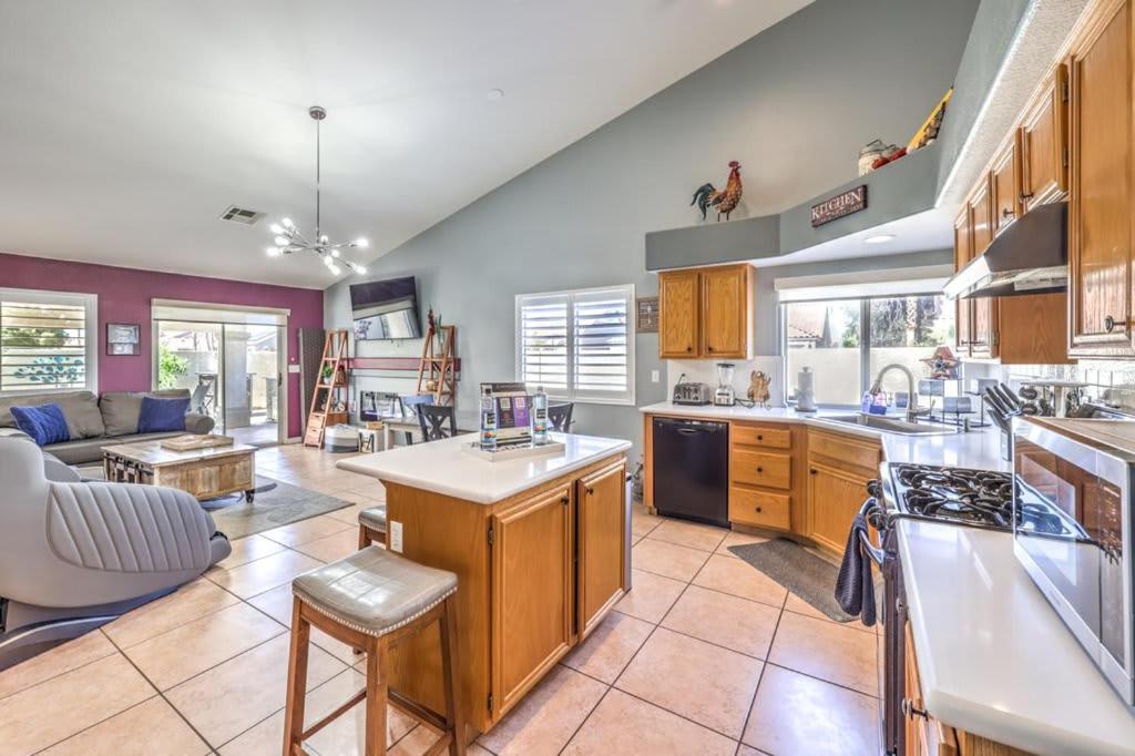 Family Fun For Everyone In Las Vegas- 4 Bedrooms, Billiards, Game Room Henderson Eksteriør bilde